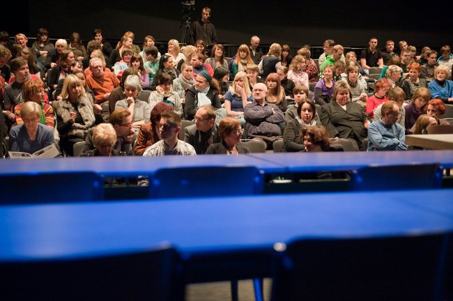 Anläßlich des ersten Jahrestages des Winnender Schulmassakers tritt unsere Initiative im Erfurter Opernhaus auf